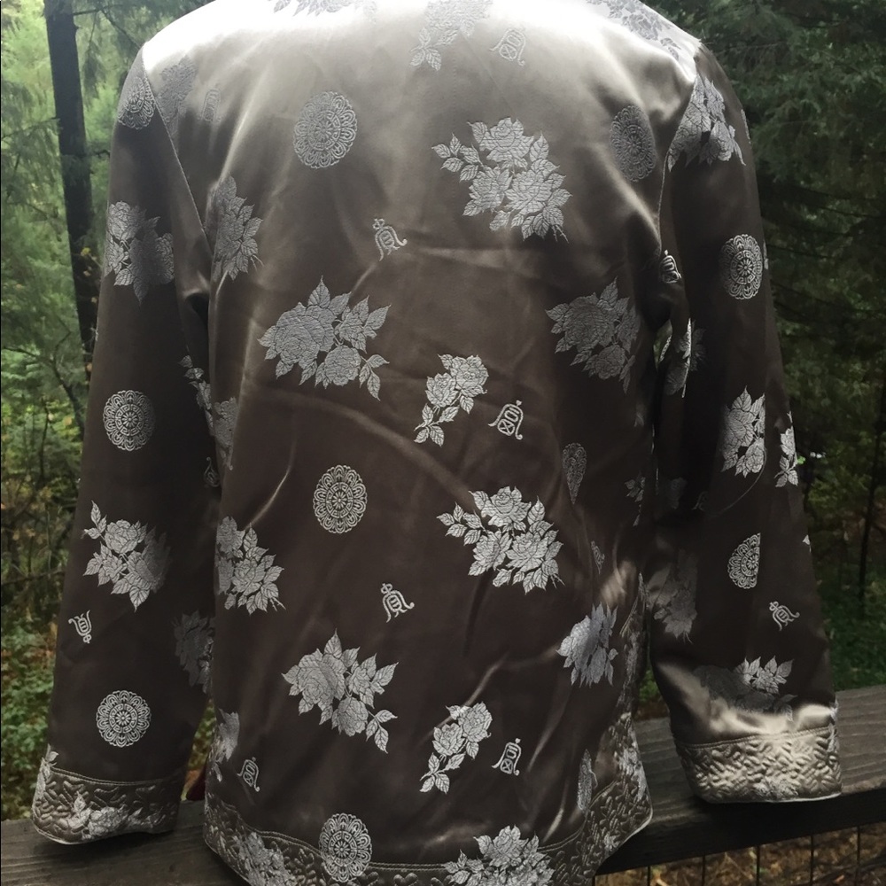 Mandarin silk reversible  quilted embroidered  burgundy jacket - Picture 10 of 16